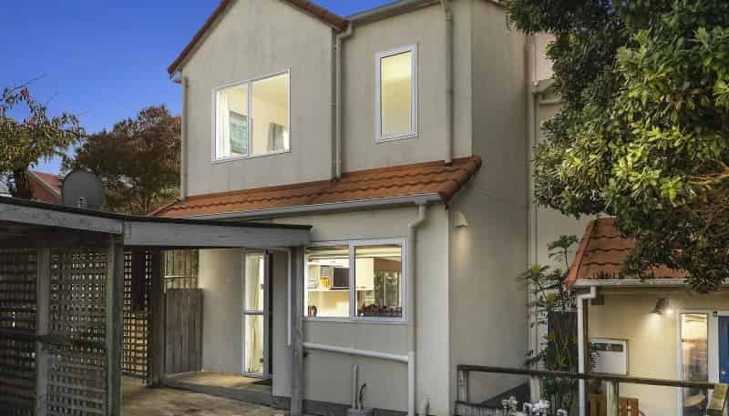 a/22 Hall St, Newtown
