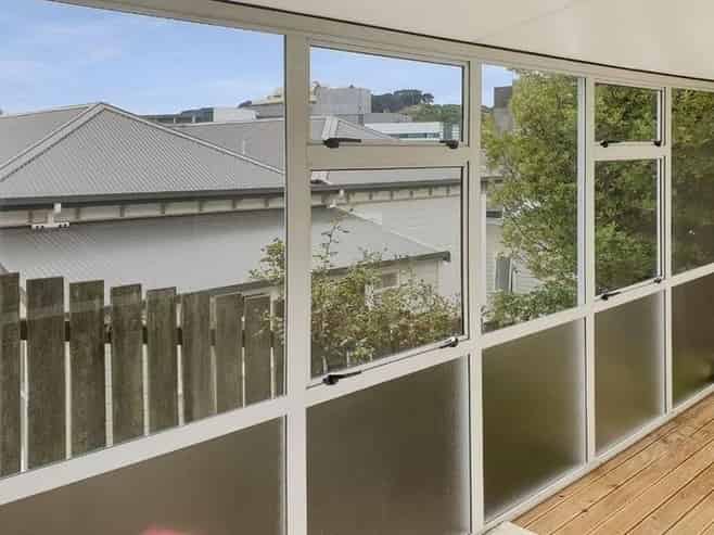 a/22 Hall St, Newtown