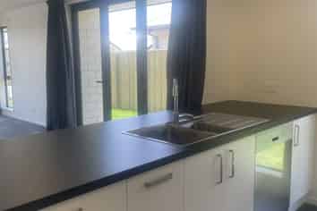 36 Edlin Lane, Pegasus