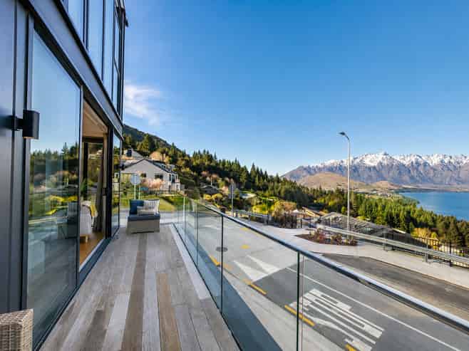 2 Jade Lake Crescent, Fernhill