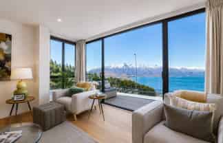 2 Jade Lake Crescent, Fernhill