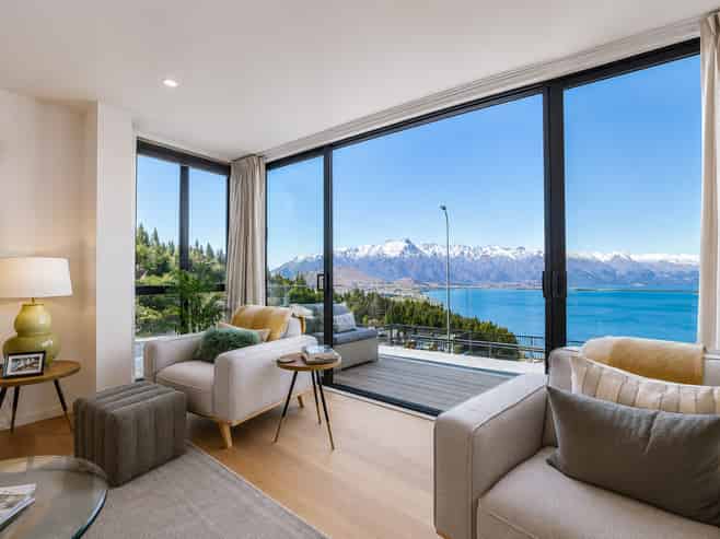2 Jade Lake Crescent, Fernhill