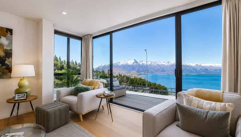 2 Jade Lake Crescent, Fernhill