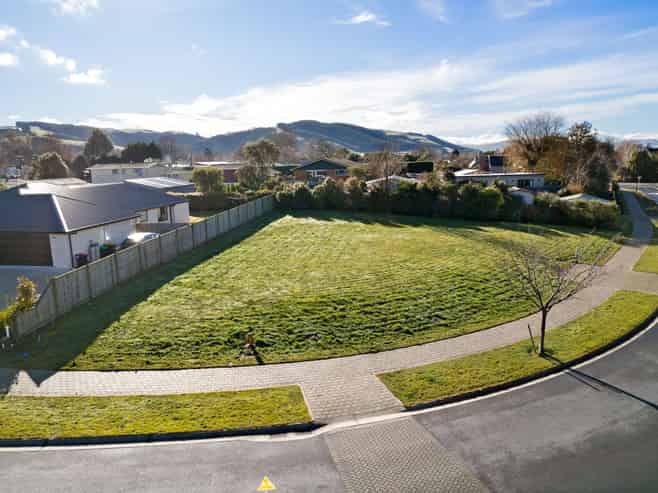 4 Three Kings Court, Outram