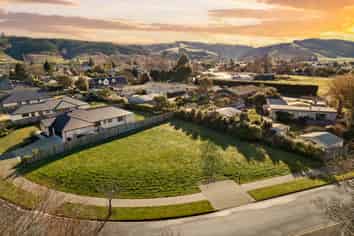 4 Three Kings Court, Outram