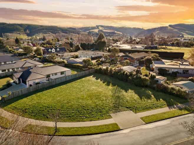 4 Three Kings Court, Outram