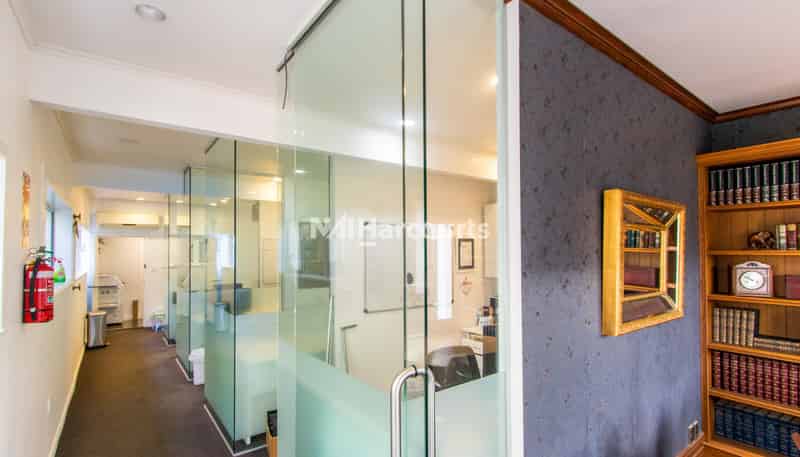 Retail/130 Kitchener Road, Milford