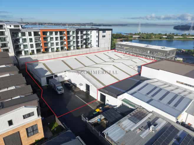 300 AMP Supply next to SH20