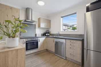 27 Chiefs Court, Hamilton East