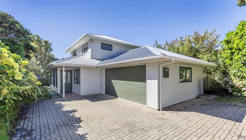 12 & 12A Wairaka Road, Pukerua Bay