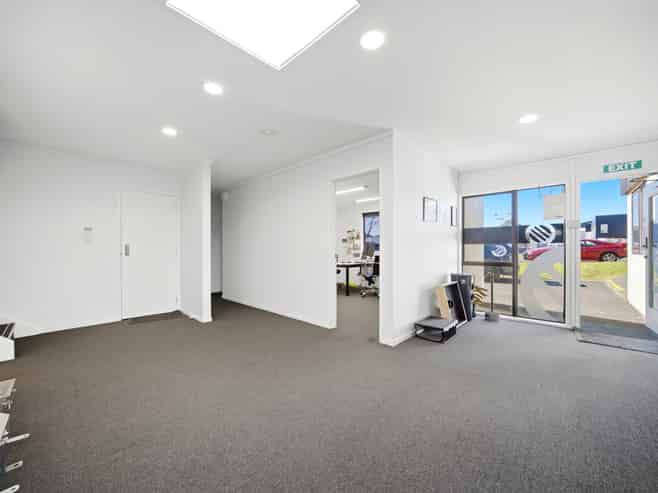 Standout industrial with versatile features