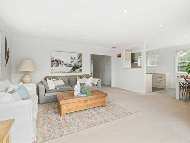 5 Chevron Place, Castor Bay