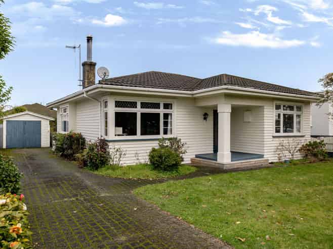 27 Havill Street, TAKARO