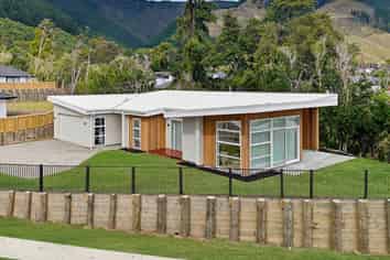 6 Homestead Avenue, Stoke