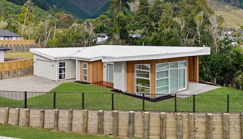 6 Homestead Avenue, Stoke