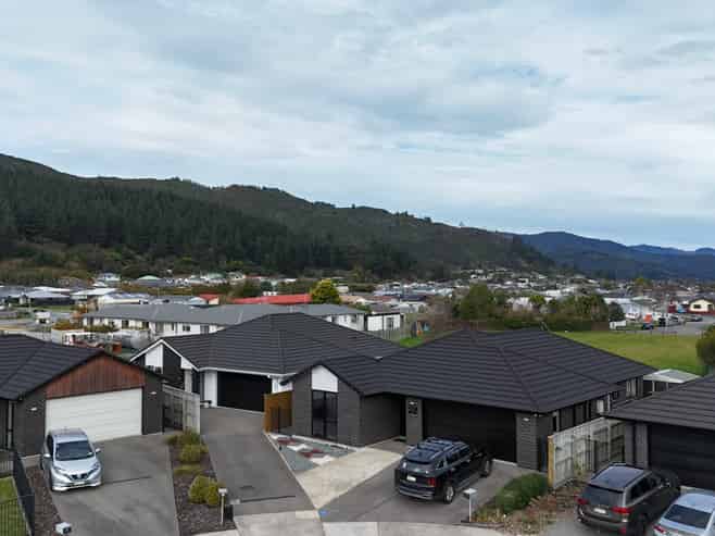 21 Te Ara O Toroa, Wainuiomata