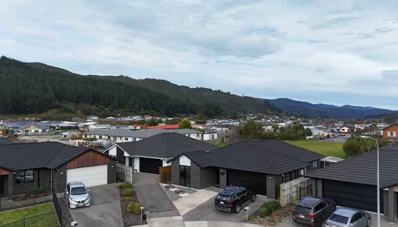21 Te Ara O Toroa, Wainuiomata