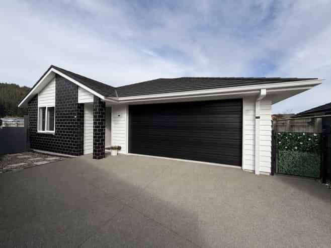 21 Te Ara O Toroa, Wainuiomata