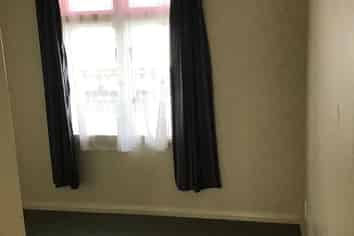 2/99 Shamrock Street, Takaro