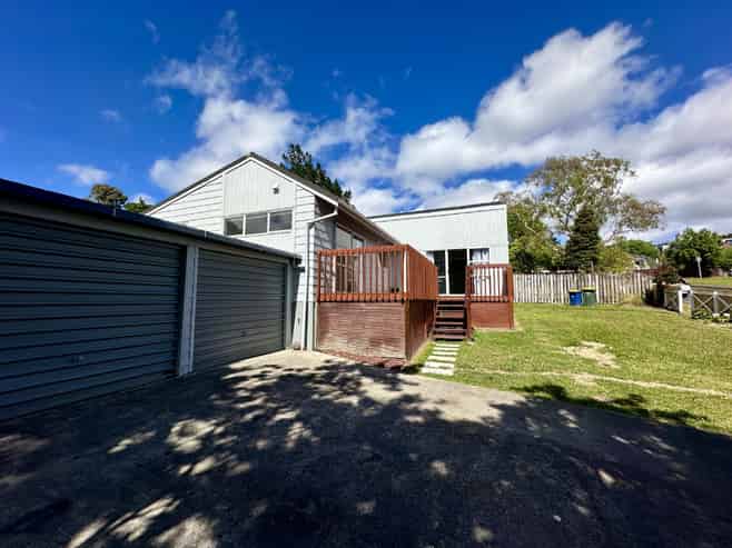 1 Theban Place, Totara Vale