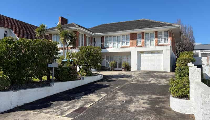 882 New North Road, Mount Albert