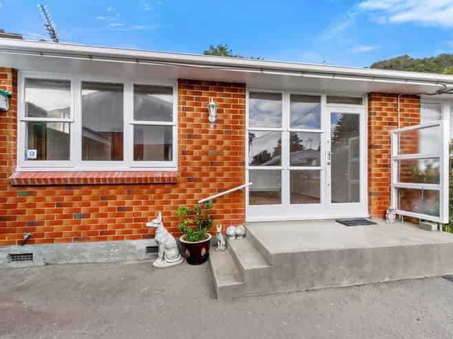 6/415 Muritai Road, Eastbourne