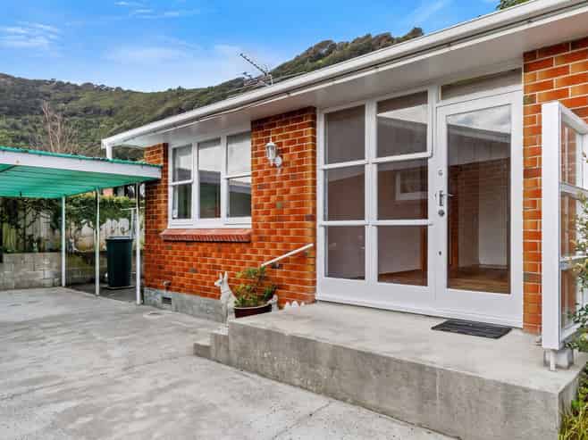 6/415 Muritai Road, Eastbourne