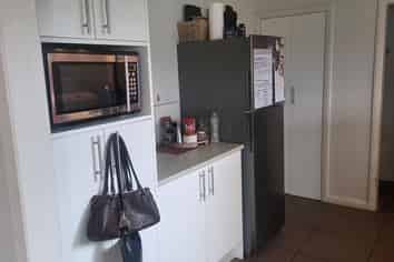 1001 Wall Road, Raureka