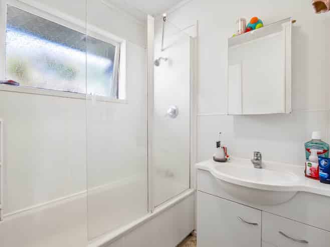 1 & 2/17a Rowan Road, Epsom