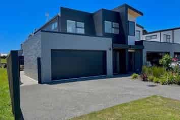 14B Percy Road, Papamoa Beach