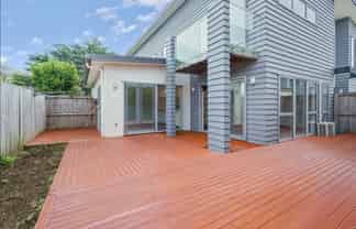 2/13 Crosher Place, Silverdale