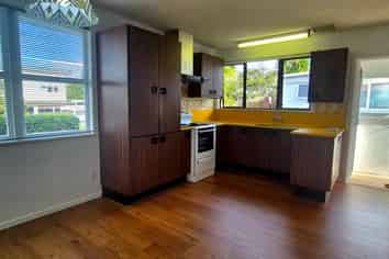 8 Whittle Place, New Windsor