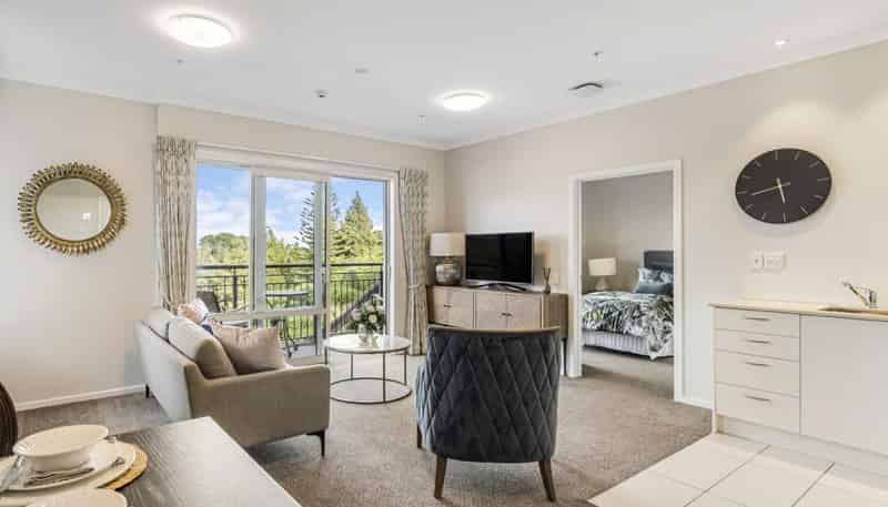 11 Commodore Drive, Lynfield