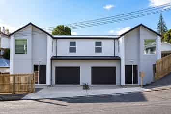 2/5 Tawa Terrace , Tawa