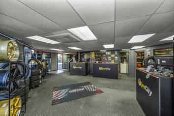 For sale or lease with vacant possession