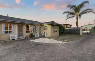 2/41 Challen Close, Conifer Grove