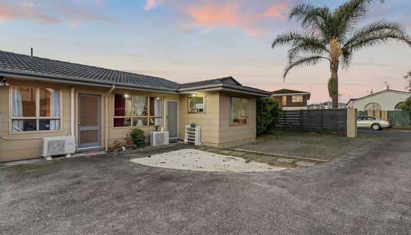 2/41 Challen Close, Conifer Grove