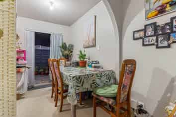 2/41 Challen Close, Conifer Grove