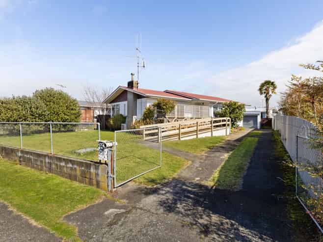 9 Deanwell Avenue, Deanwell