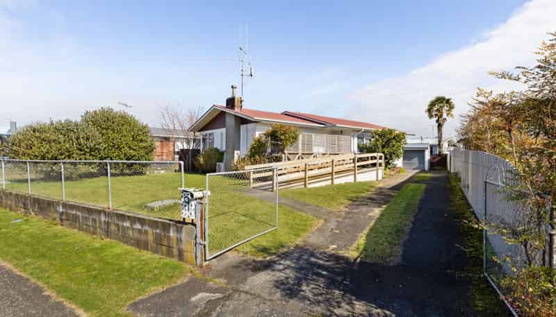 9 Deanwell Avenue, Deanwell