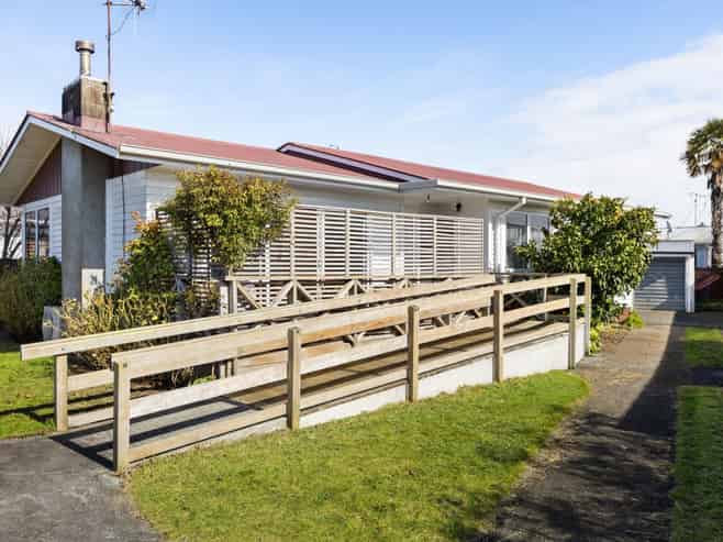 9 Deanwell Avenue, Deanwell