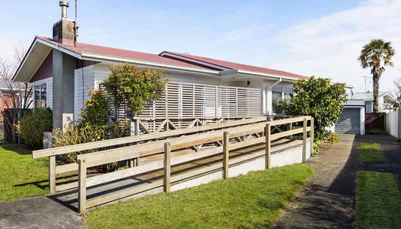 9 Deanwell Avenue, Deanwell
