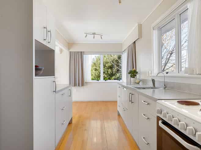 9 Deanwell Avenue, Deanwell