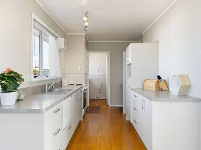 9 Deanwell Avenue, Deanwell