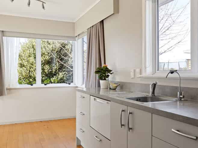 9 Deanwell Avenue, Deanwell