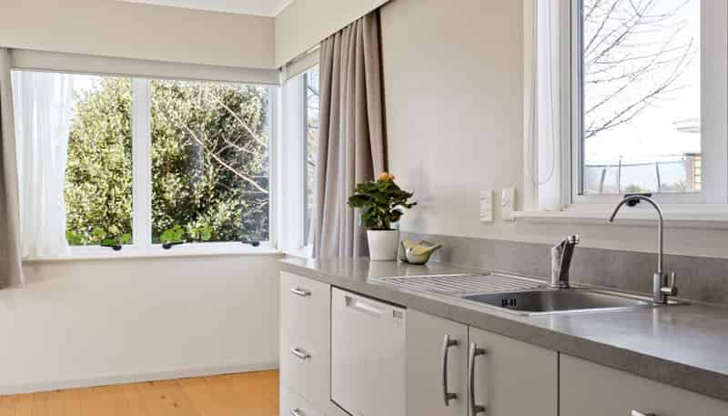 9 Deanwell Avenue, Deanwell
