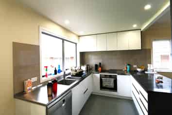 16 Fairleigh Ave, Mount Albert