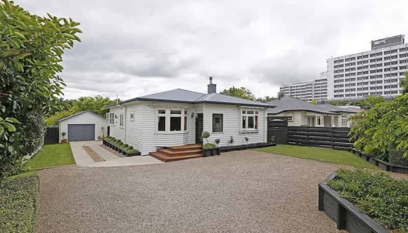 123 Pembroke Street, Hamilton Lake