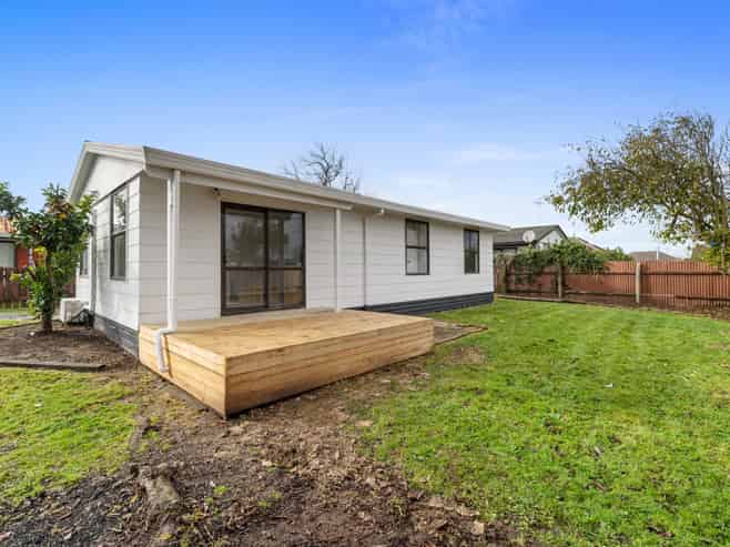 12 Wordsworth Crescent, Enderley
