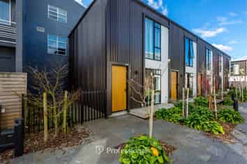 8/185 High Street, Hutt Central